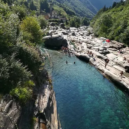 Panorama Sul Lago Porto Valtravaglia Exterior photo